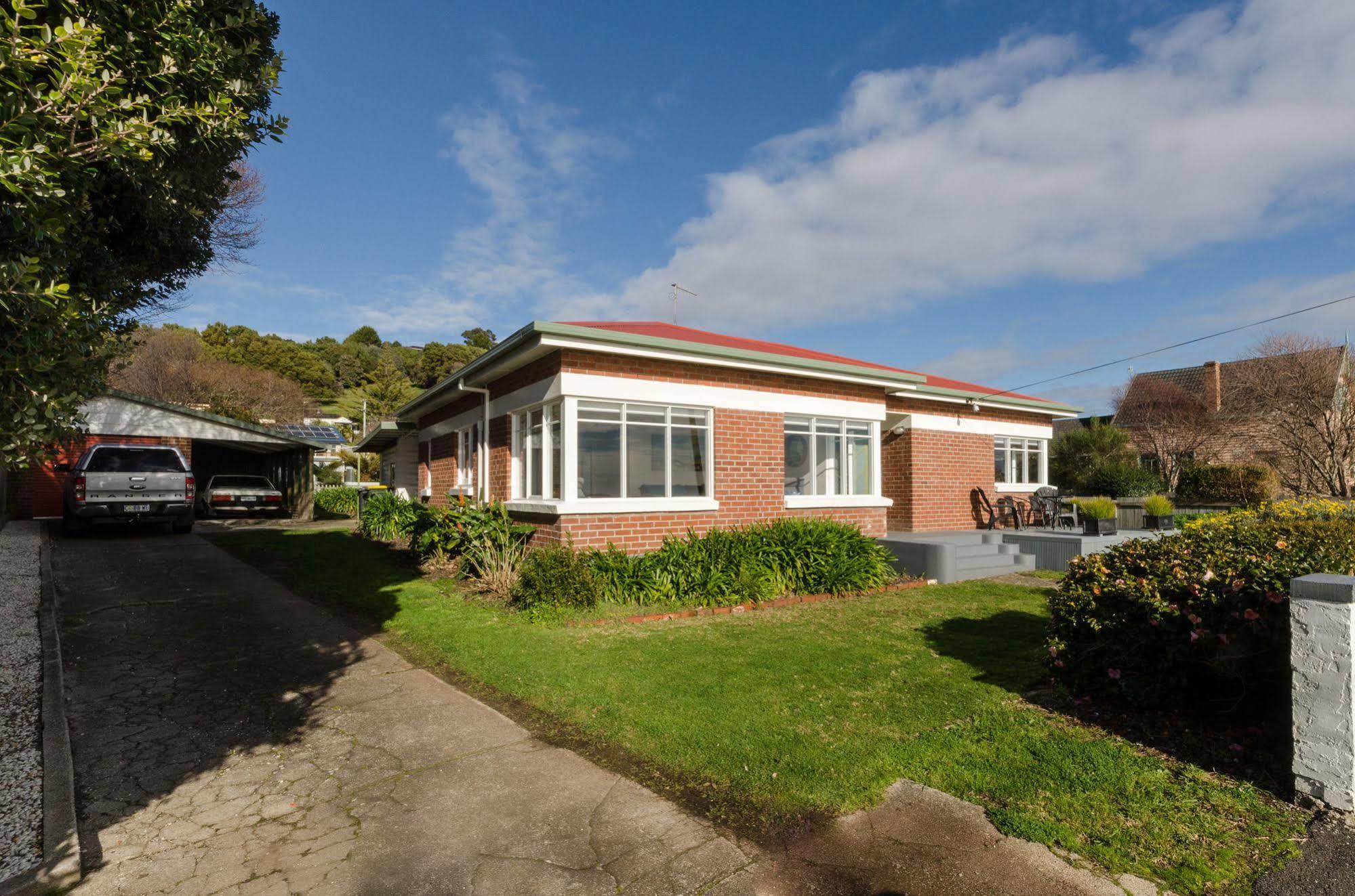 Sunrise At Penguin Villa Exterior photo